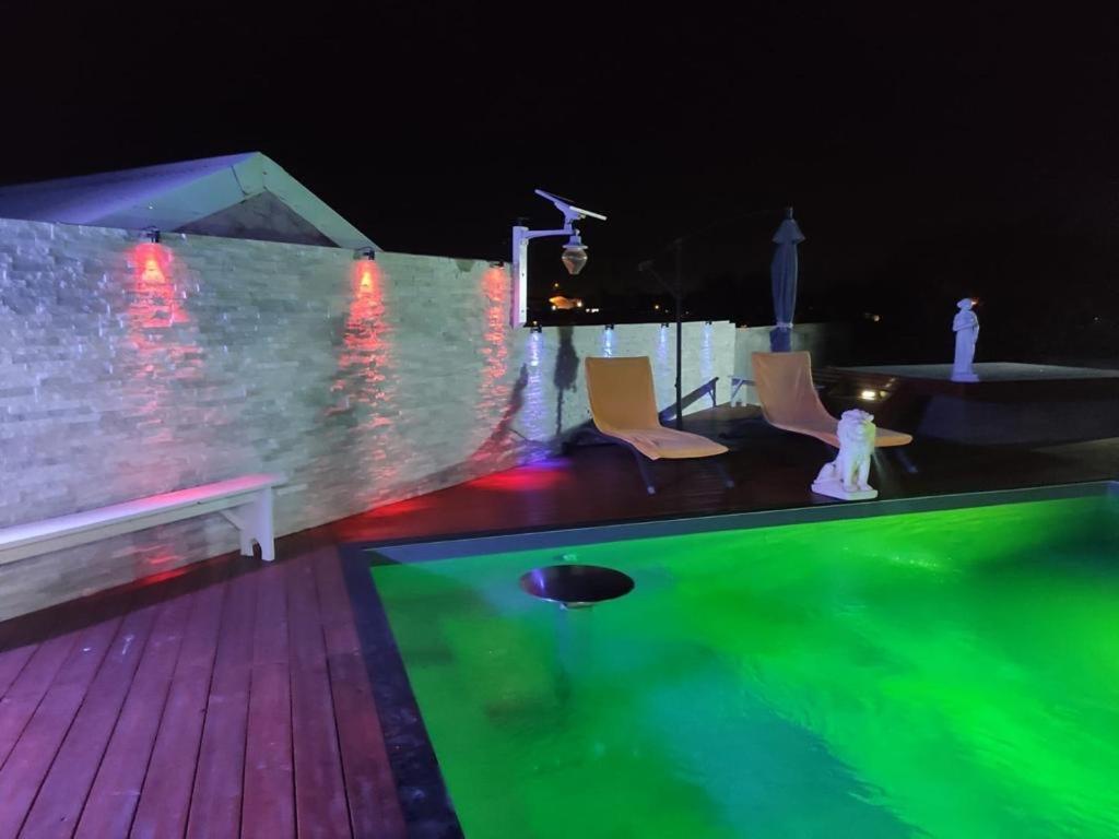 Zannanna F1 De Charme Tout Equipe Le Moule Avec Piscine Екстер'єр фото
